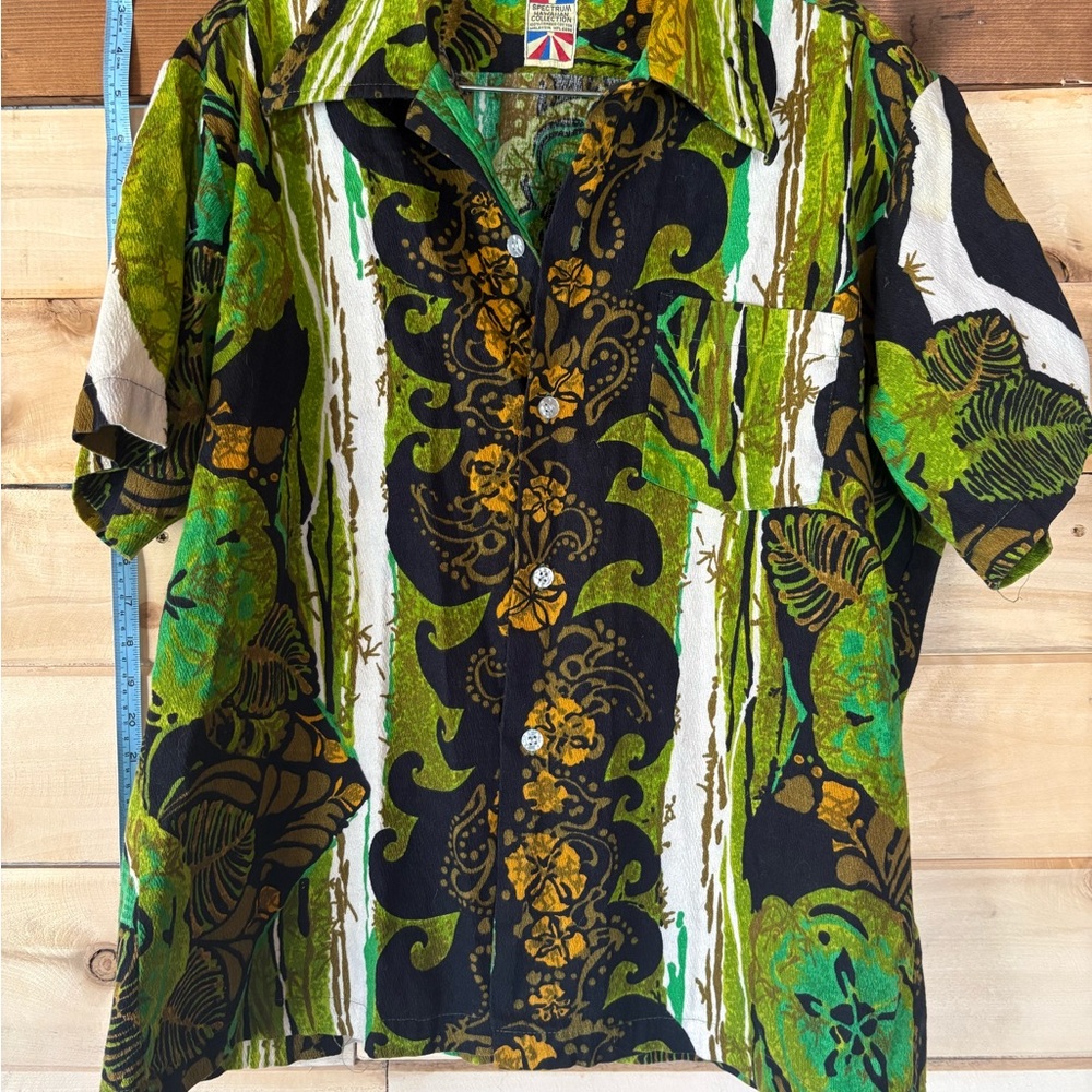 Vintage Hawaiian button up shirt